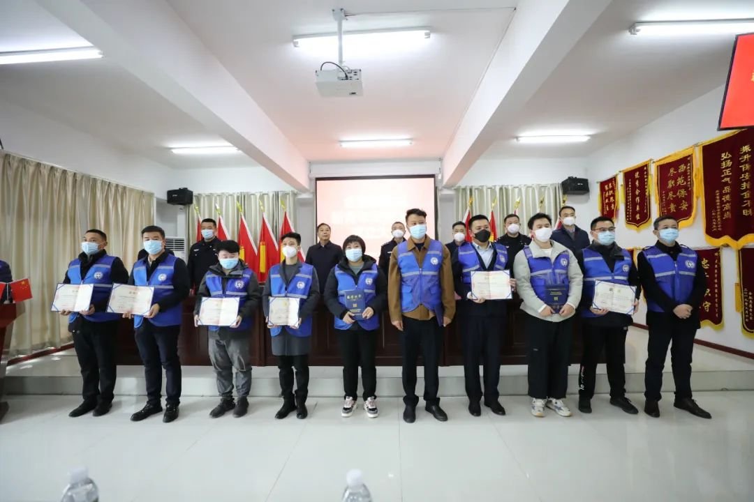 云顶App游戏新人权益怎么用中心